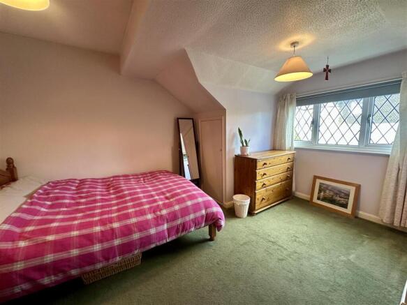 BEDROOM 2