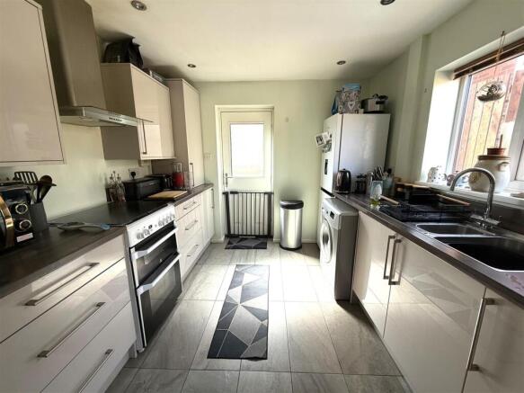 124 ST MICH KIT.jpeg