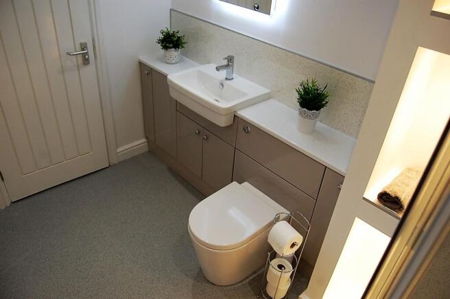 4 bed Terraced to rent Image 7