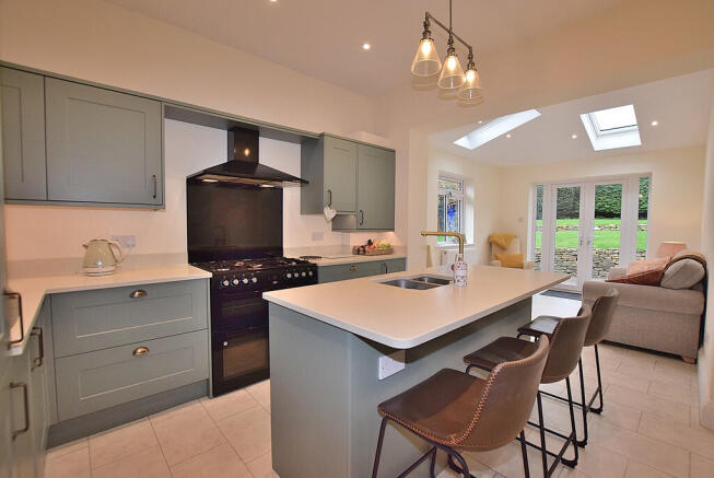 4 bed Detached for sale Image 10
