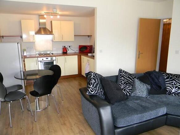 Sitting room to kitc