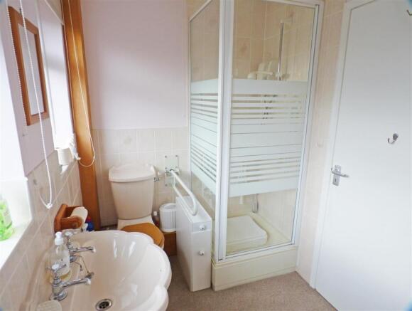 BATHROOM/ SHOWER ROOM
