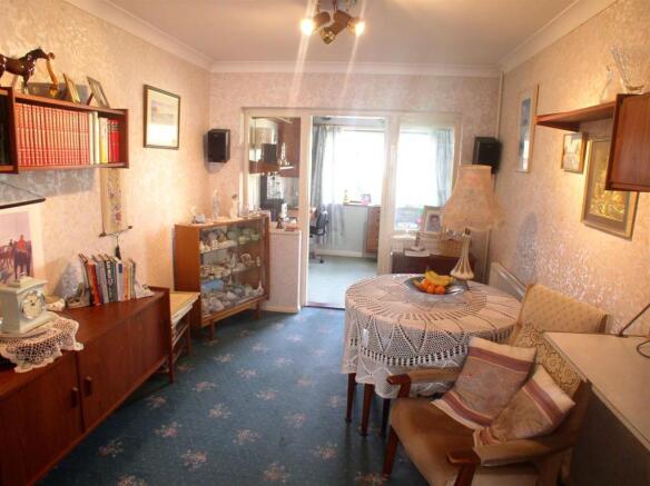 9 Hurtwood Road dini