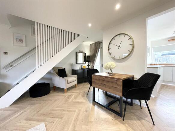 Lounge/ Dining
