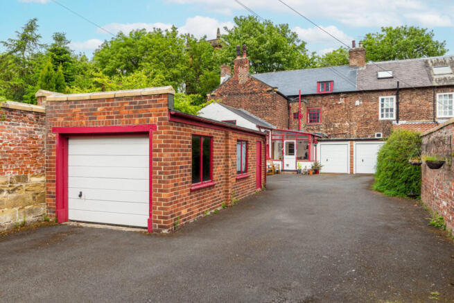 6 bed Semi-Detached for sale Image 10