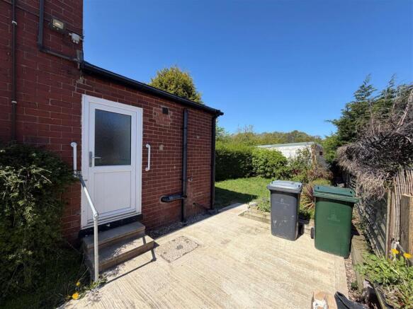 2 bed End of Terrace to rent Image 6