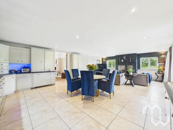 Open plan kitchen / Living Area