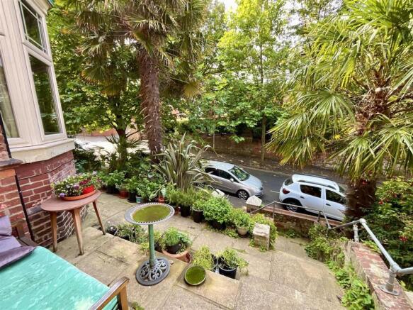 5 bed House for sale Image 9