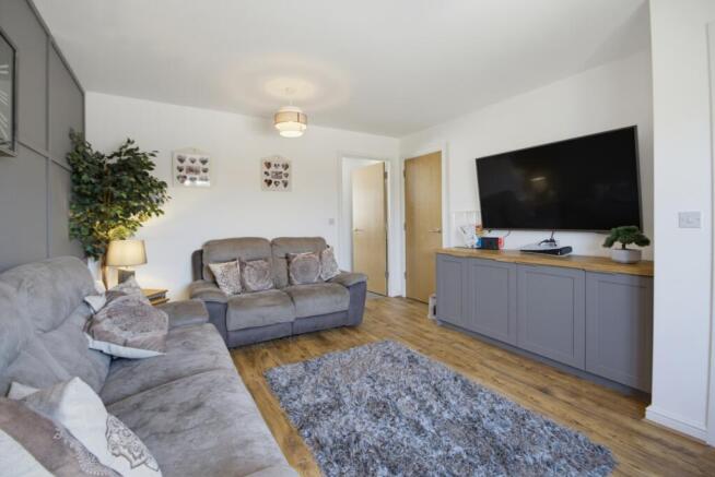3 bed Semi-Detached for sale Image 8