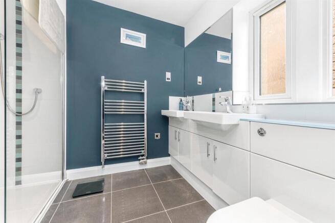 4 bed Detached for sale Image 12