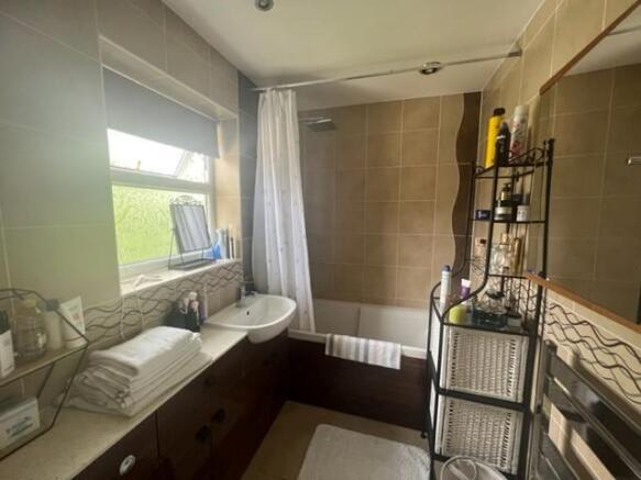 main bathroom 2.jpg