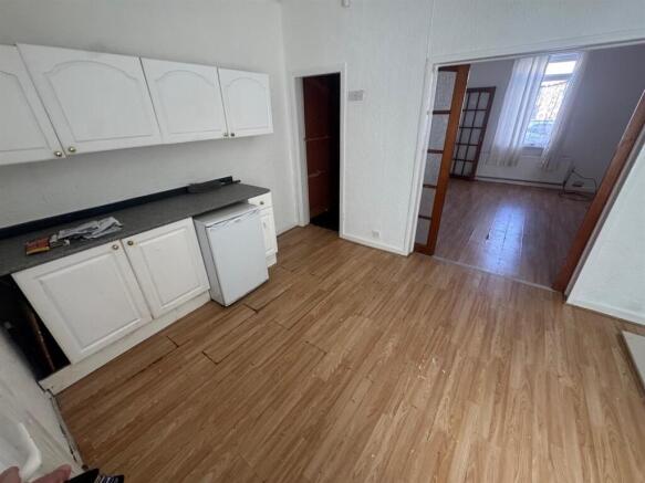 REAR DINING ROOM KITCHEN REAR.jpg