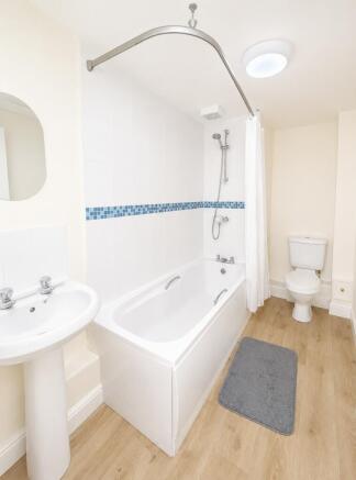 2 bed Flat to rent Image 5