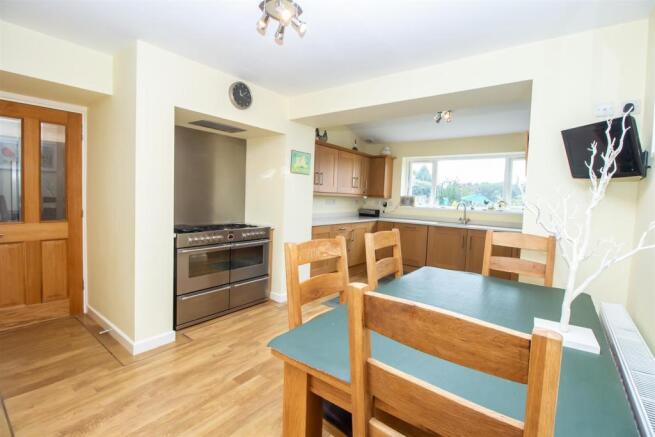 Kitchen Breakfasting Area