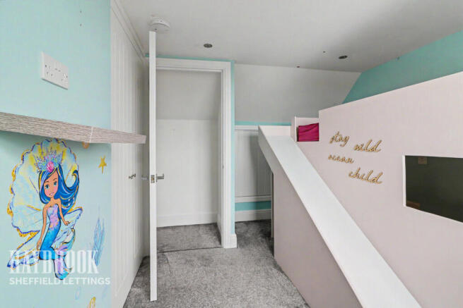 4 bed Semi-Detached to rent Image 11