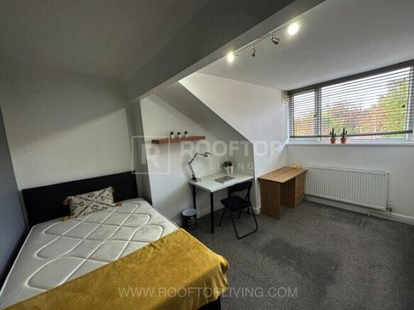 4 bed House Share to rent Image 5