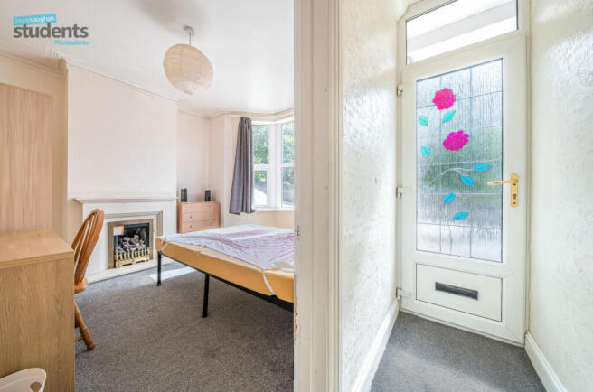 db420704-2dfd-41e...