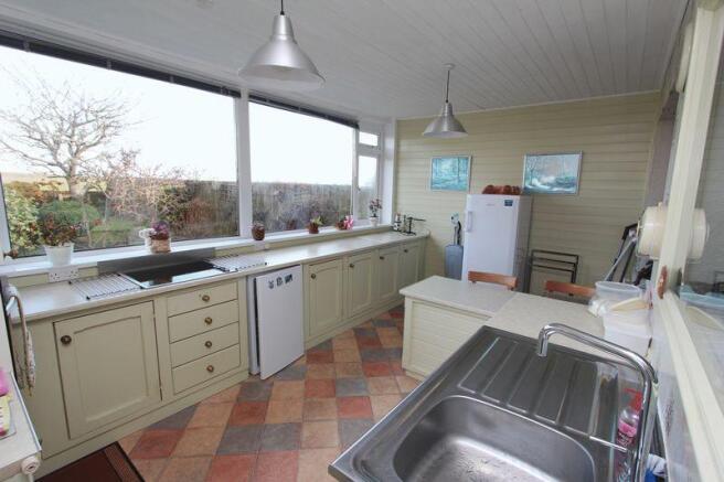 Kitchen/ Break...