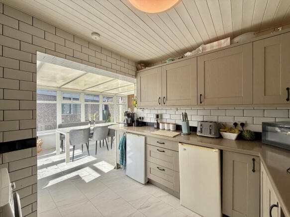 3 bed Semi-Detached for sale Image 9