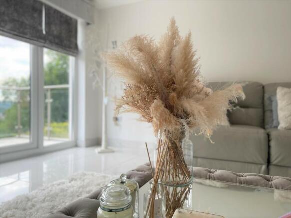LOUNGE DECOR