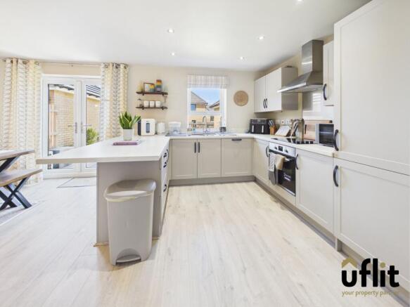4 bed Detached for sale Image 11
