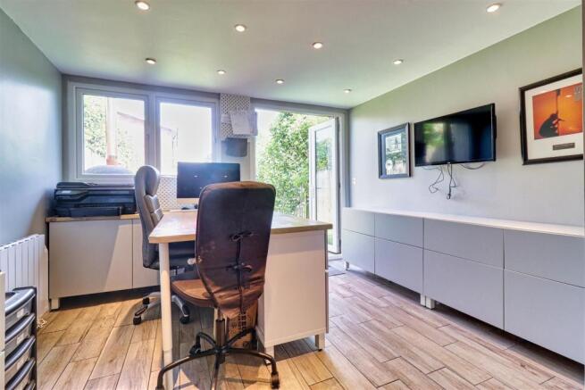 GARDEN ROOM