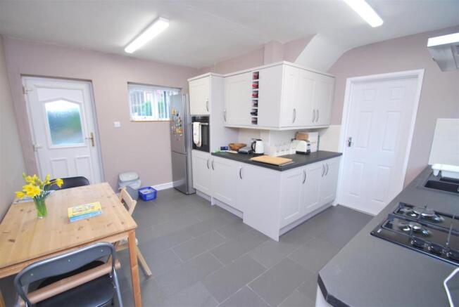 kitchen 2.JPG