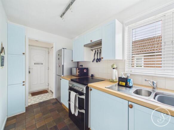 2 bed Semi-Detached Bungalow for sale Image 5