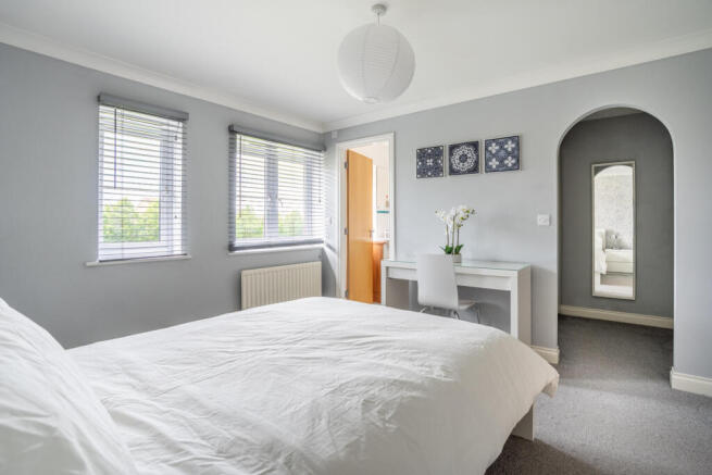 4 bed Town House for sale Image 8