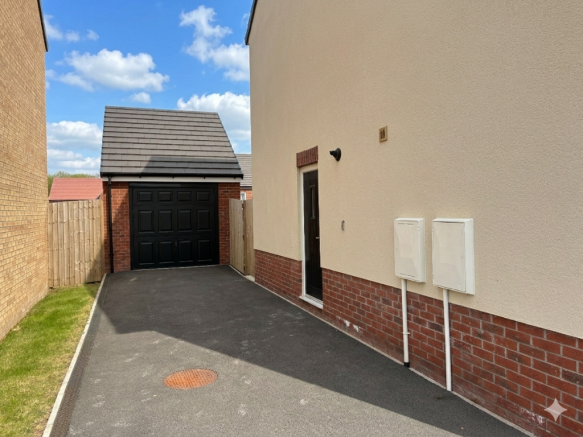4 bed Detached for sale Image 9