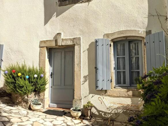 Photo 1