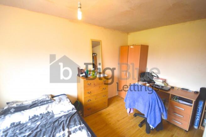 3 bed House Share to rent Image 4