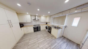 66, Queens Road, Hyde Park, Leeds LS6 1HU