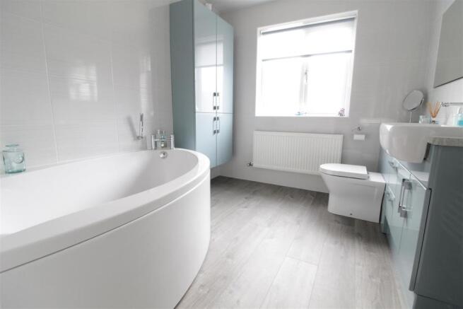 BATHROOM/WC