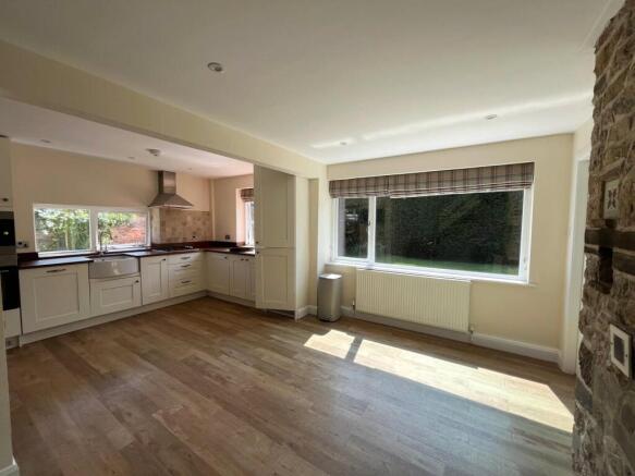 4 bed Detached to rent Image 11