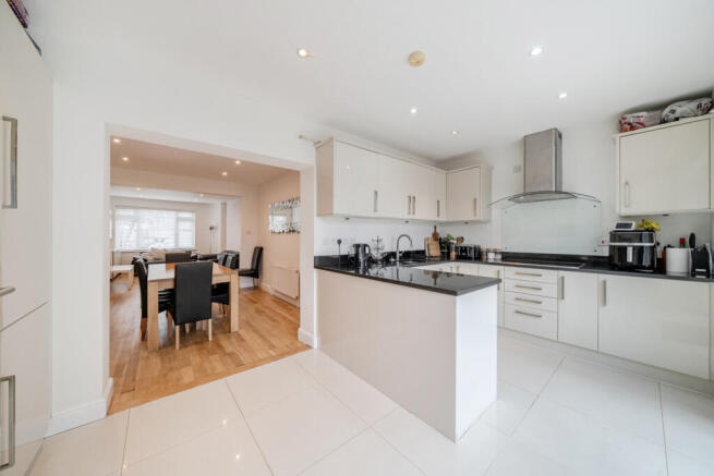 1407808-7-698a2d8...