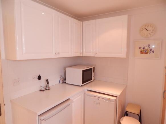 Kitchen:
