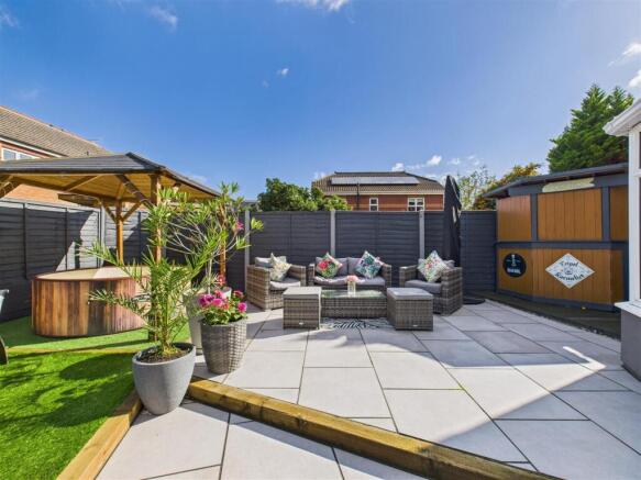 4 bed Detached for sale Image 5