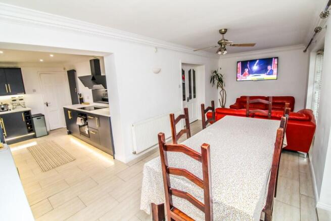 Dining Area Pic 4