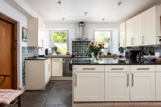 Kitchen_3 - Copy.jpg