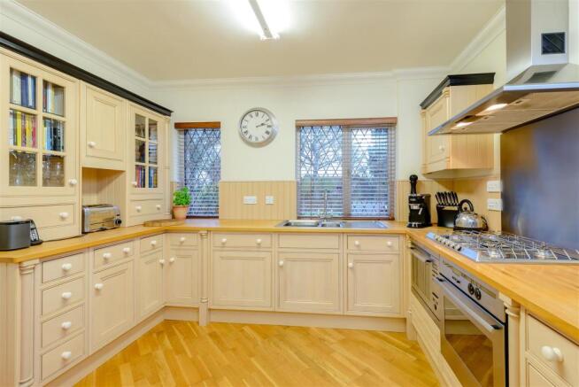 8374493-interior19.jpg