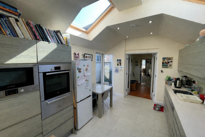 16 Poll Hill Kitchen 2.png