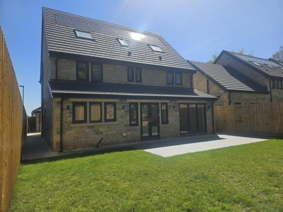 5 bed Detached for sale Image 12