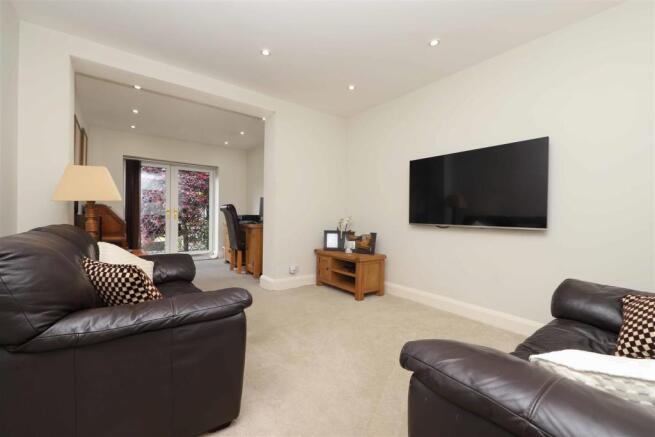 40 Swakeleys Drive (8).jpg