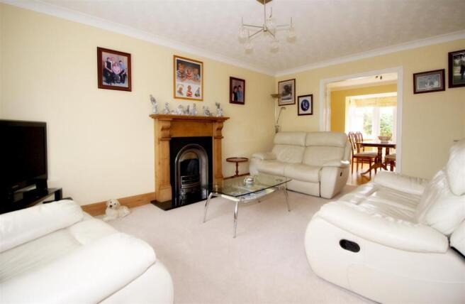 6003_Fern Close.jpg
