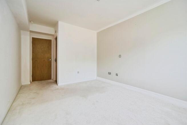 2 bed Flat for sale Image 8