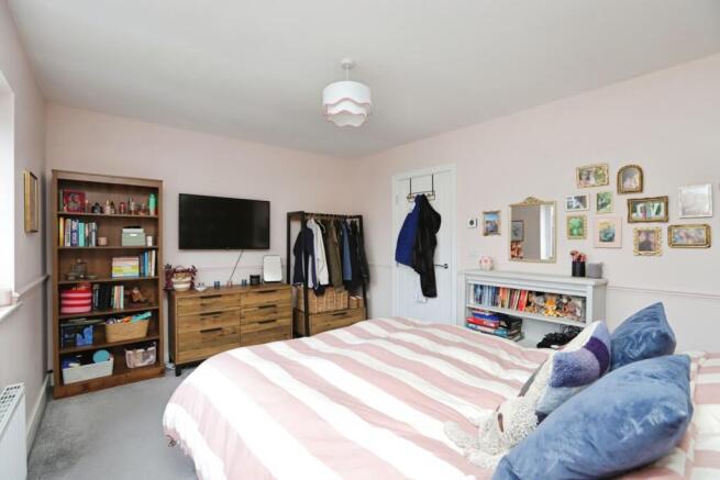 3 bed Semi-Detached for sale Image 11