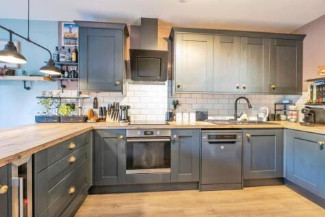 Dalmeny Way, Epsom, KT18