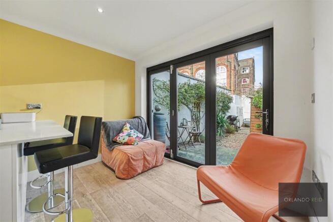 37A Burgoyne Road SW9 9QH-2.jpg