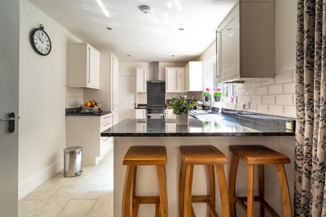 4 bed Detached for sale Image 7